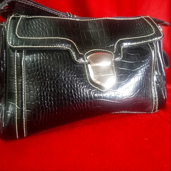 Liz Claiborne faux leather purse - Picture 2 of 3